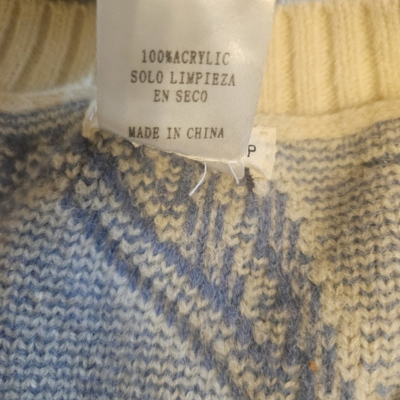 Main Strip Star Patterned Sweater in Cream and Blue - Picture 3 of 5